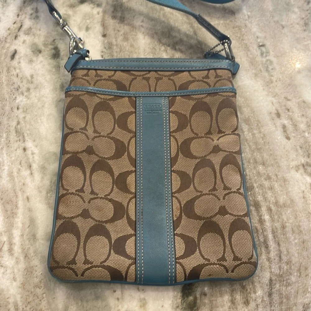 Coach Signature Crossbody Handbag Purse Shoulderbag - Picture 1 of 3